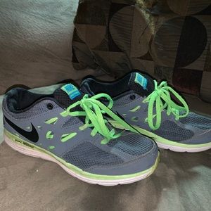 Nike Kids Shoe Used 4 Green Gray